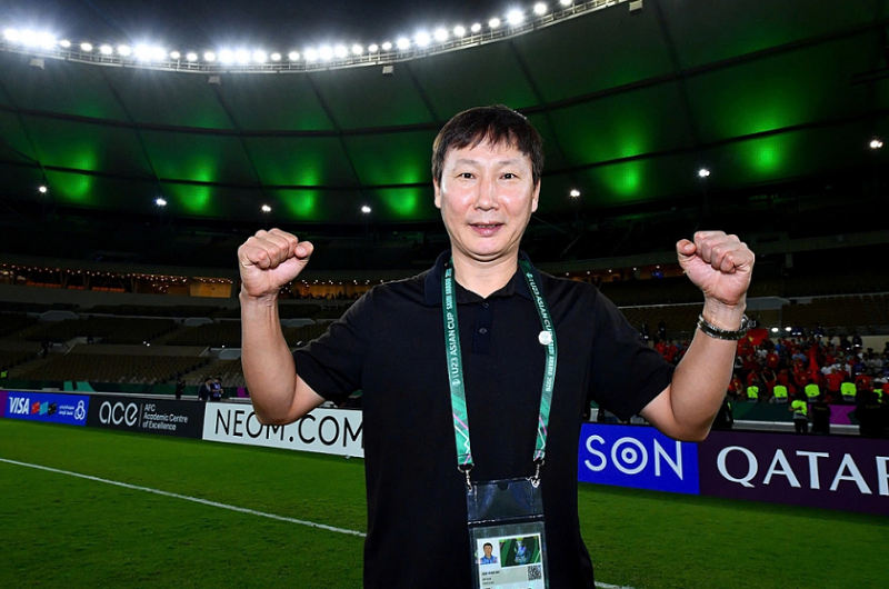 Bàn tay Kim Sang-sik và cú trượt dài của U23 Hàn Quốc tại châu Á