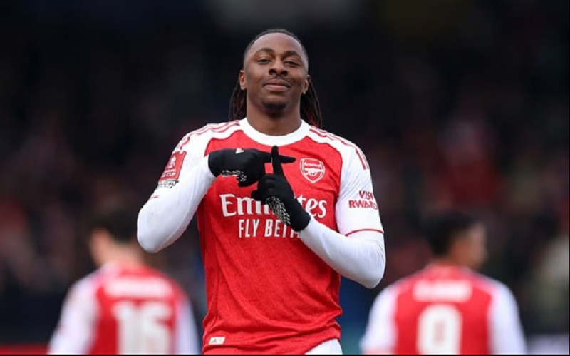 Cú sút sấm sét của Eze giúp Arsenal vượt ải Mansfield tại FA Cup