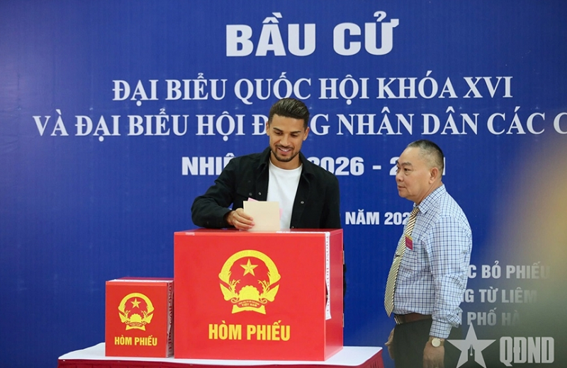 Tân binh nhập tịch Đỗ Hoàng Hên háo hức lần đầu đi bầu cử tại Việt Nam