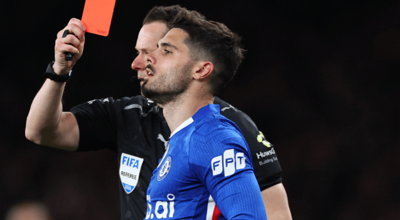 Pedro Neto đối mặt án phạt từ FA sau sự cố với trọng tài