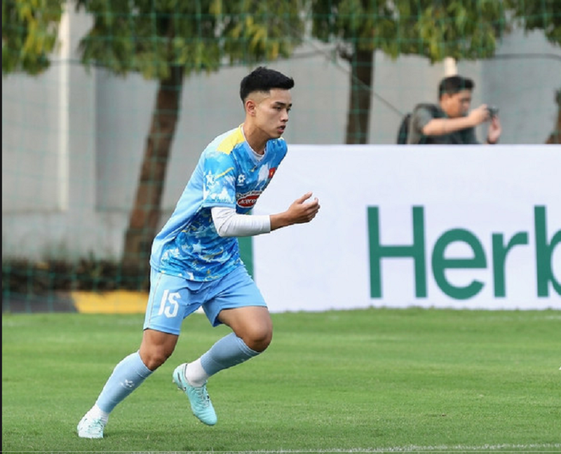 Tài năng Việt kiều 18 tuổi được đôn lên U23 Việt Nam thử sức